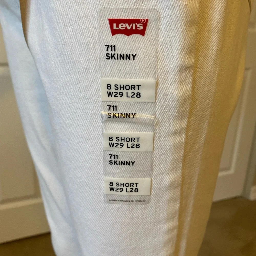 NWT Levi’s White Skinny Cropped Jeans. Size 29/8 - Picture 9 of 10